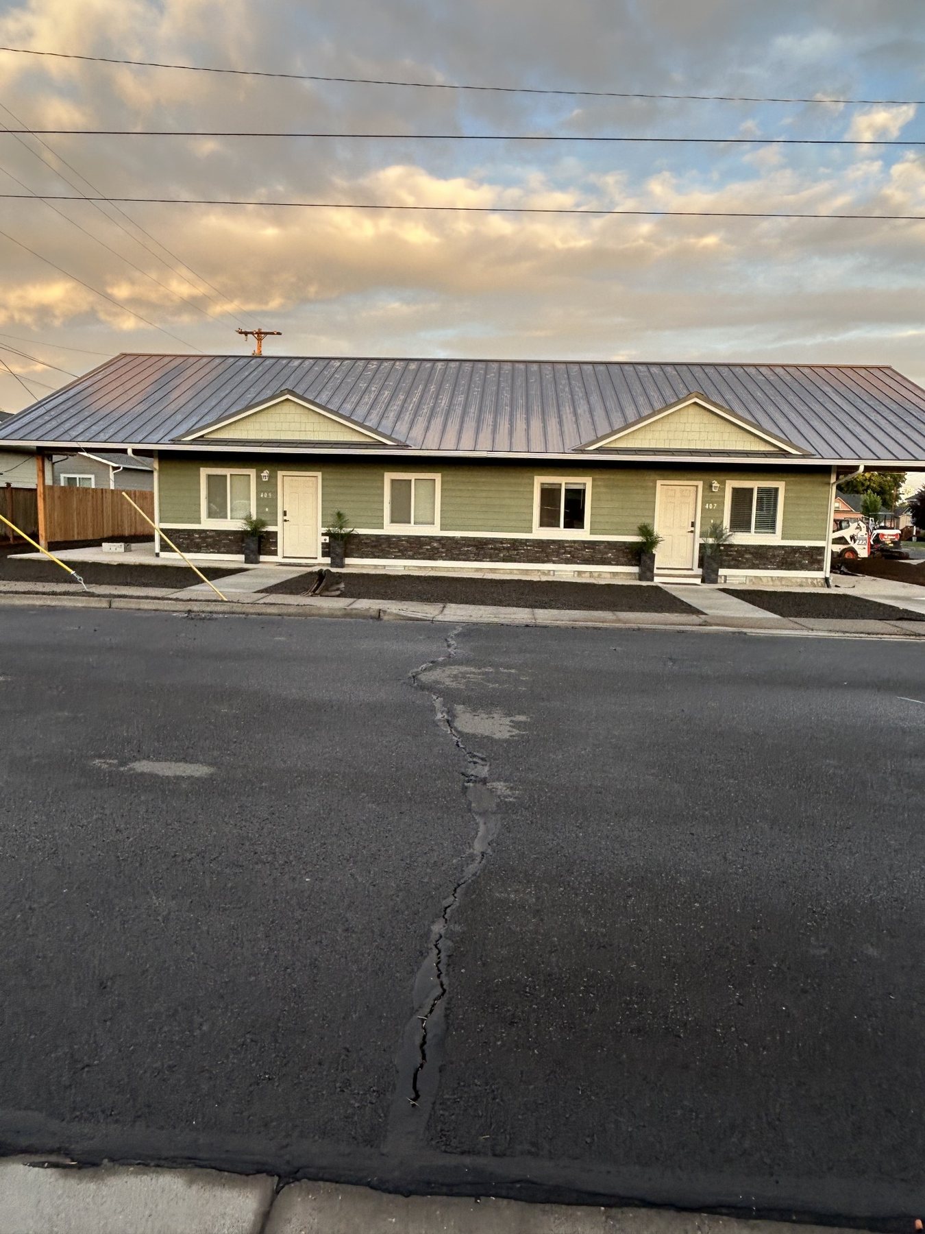 Exterior of the Goldendale duplex, units 409 and 407